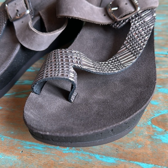 Fantasy Felisa Wedge Comfort Sandal in Black with Toe Strap Size 38 - Picture 6 of 11
